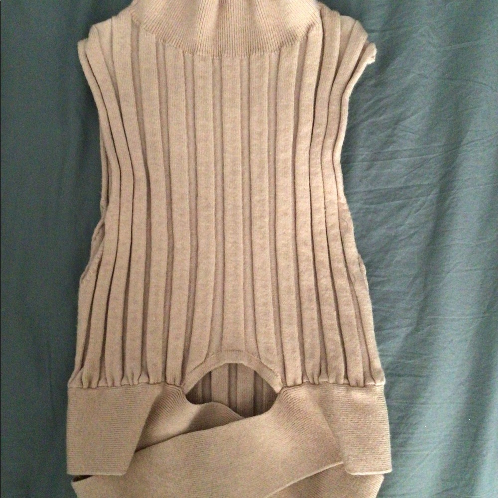 Sleeveless crop top